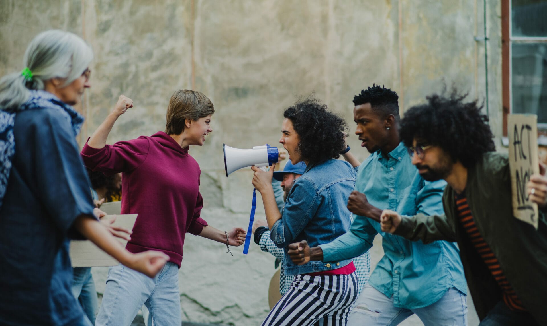 Von Gräben zu Brücken Von Gräben zu Brücken